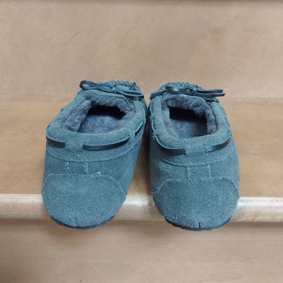 Minnetonka Sheepskin Hardsole Indoor Outdoor Slipper Moccasin Gray Size 6 - Picture 2 of 7